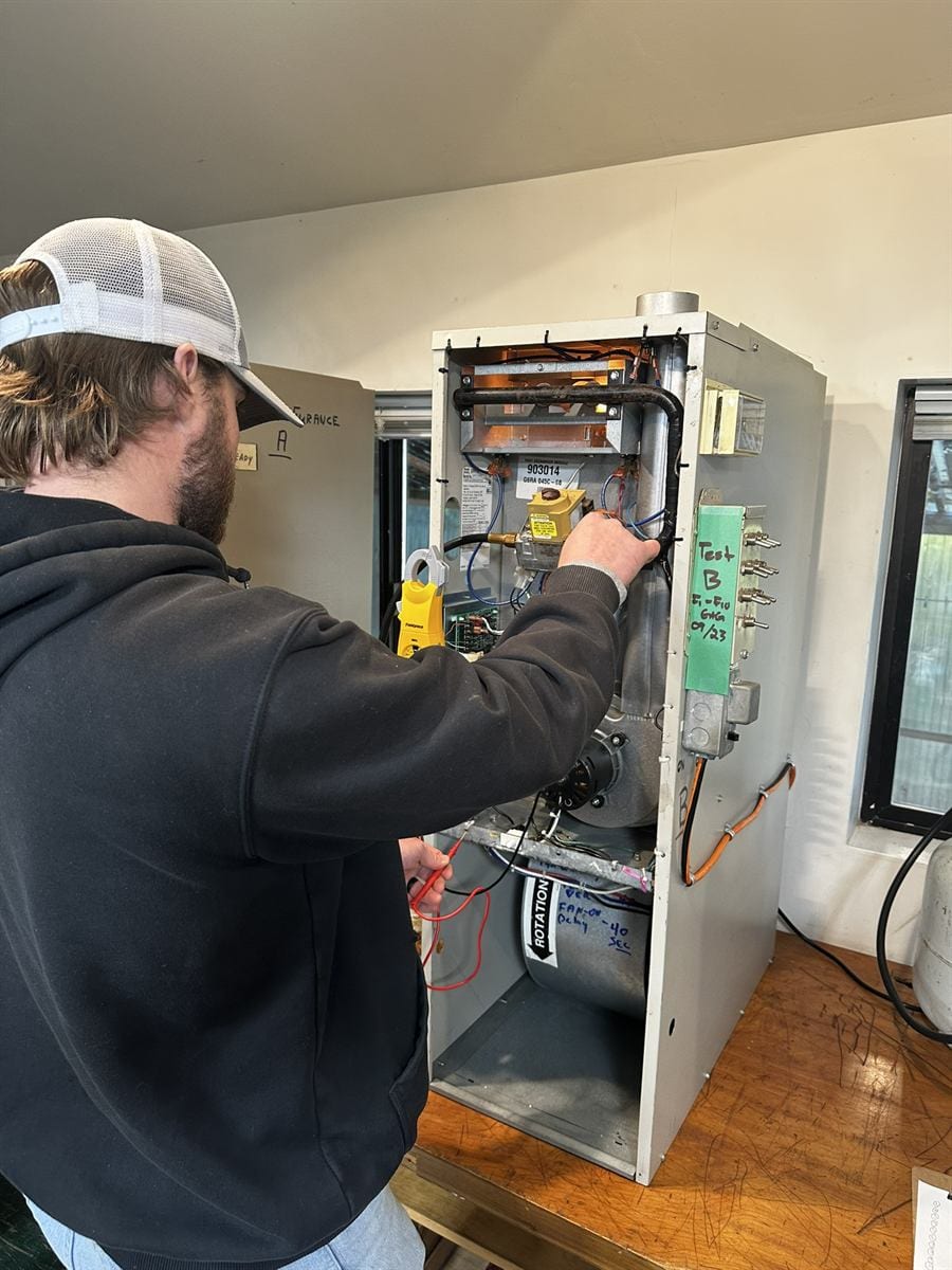 GS 102 student running the final 10-fault diagnostic exam